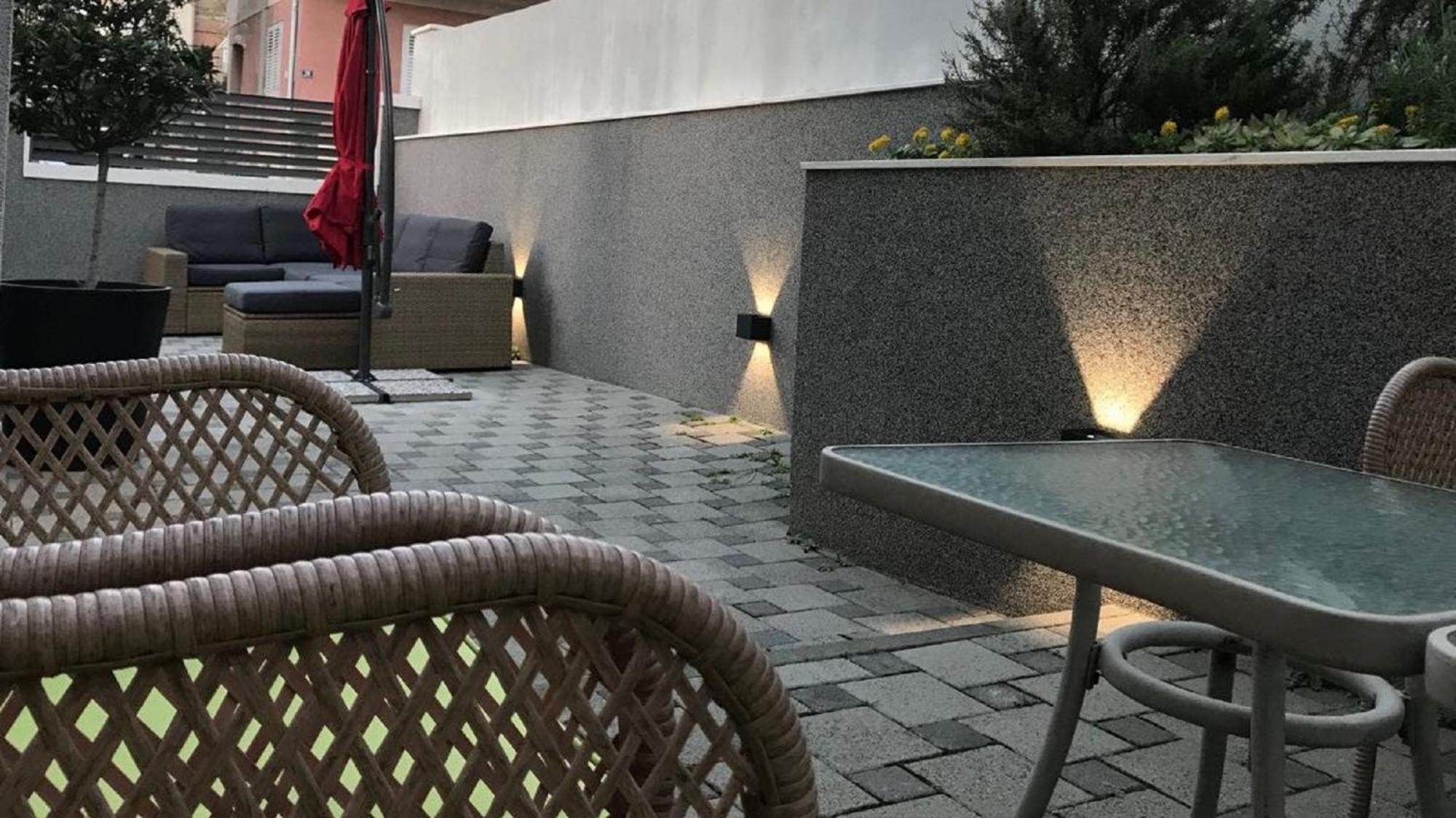 Holiday Home Aspalathos - With Free Parking, Near The Beach, A Few Minutes' Walking Distance To The Unesco Palace Split Exterior photo