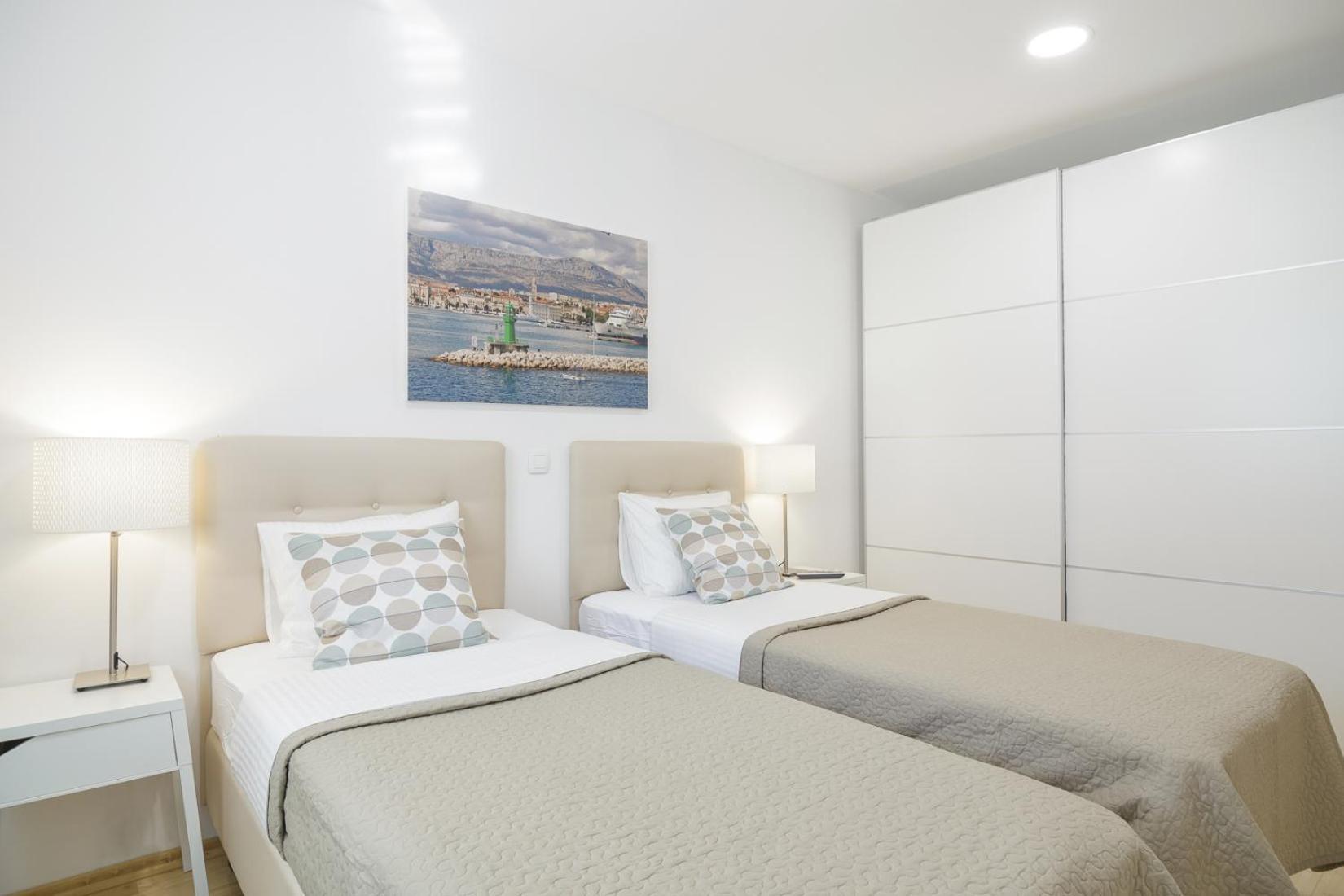 Holiday Home Aspalathos - With Free Parking, Near The Beach, A Few Minutes' Walking Distance To The Unesco Palace Split Exterior photo