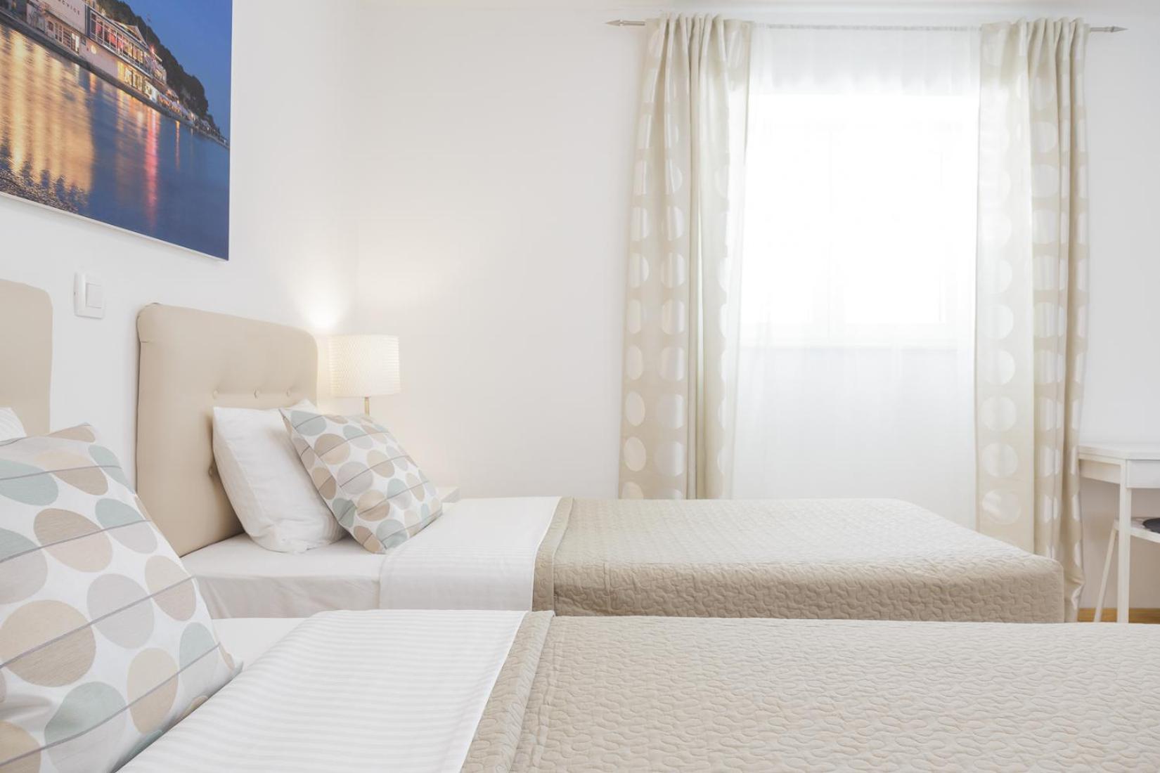 Holiday Home Aspalathos - With Free Parking, Near The Beach, A Few Minutes' Walking Distance To The Unesco Palace Split Exterior photo