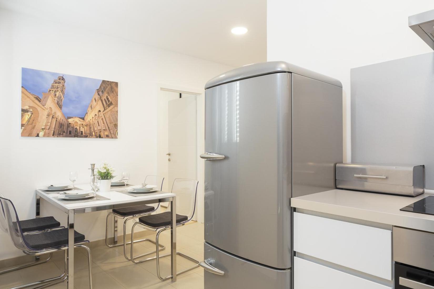Holiday Home Aspalathos - With Free Parking, Near The Beach, A Few Minutes' Walking Distance To The Unesco Palace Split Exterior photo