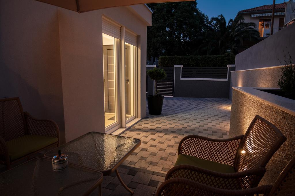 Holiday Home Aspalathos - With Free Parking, Near The Beach, A Few Minutes' Walking Distance To The Unesco Palace Split Room photo