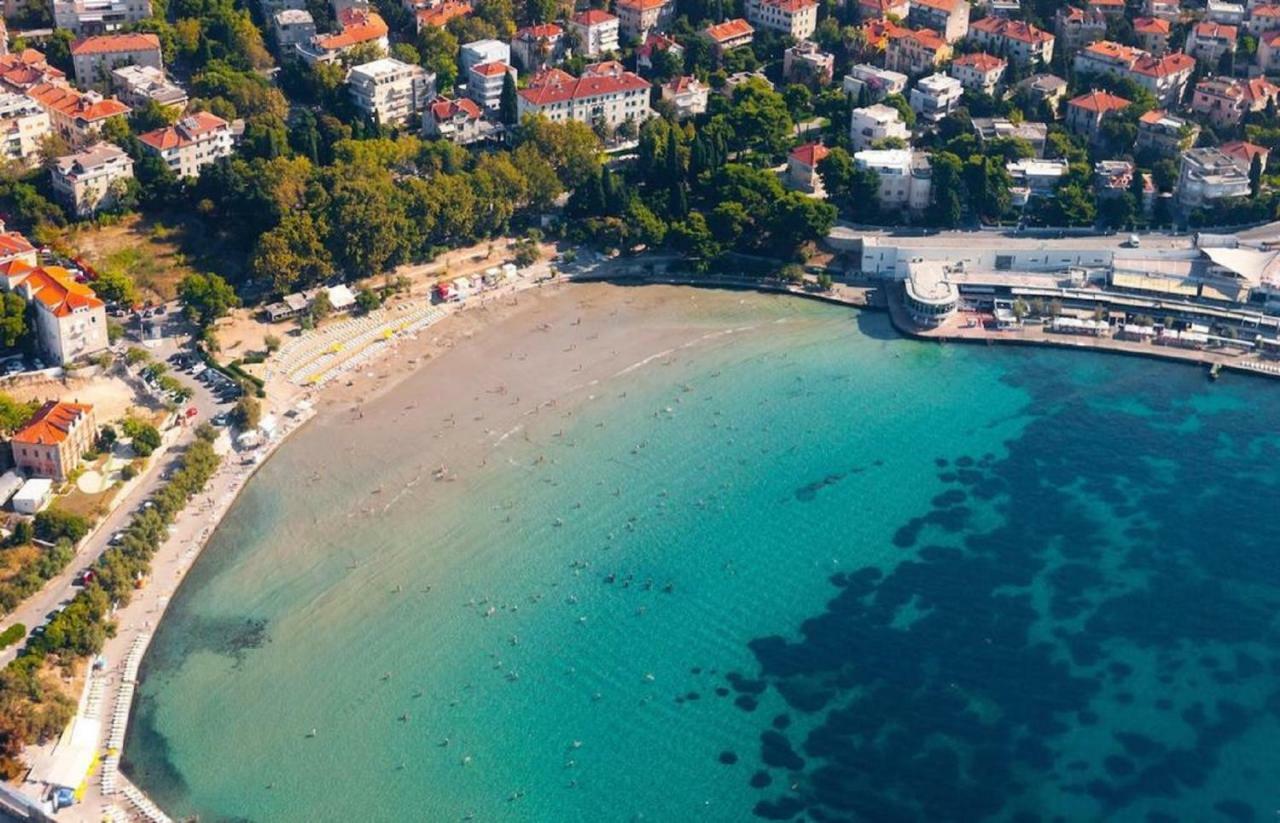 Holiday Home Aspalathos - With Free Parking, Near The Beach, A Few Minutes' Walking Distance To The Unesco Palace Split Exterior photo