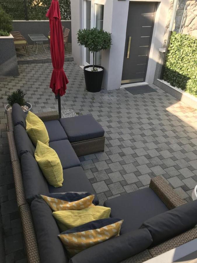 Holiday Home Aspalathos - With Free Parking, Near The Beach, A Few Minutes' Walking Distance To The Unesco Palace Split Exterior photo